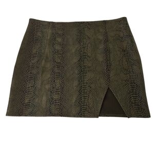 🎄 Akira EUC Vegan snakeskin print faux leather slit mini skirt Jr XL  green